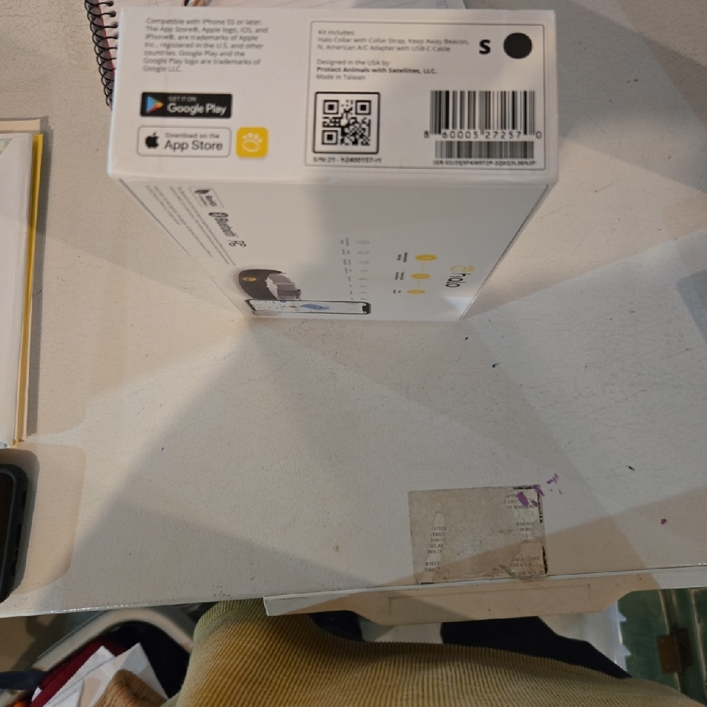 Halo GPS Pet Tracker Packaging with Yellow Accent and White Base NIB NWT - Picture 3 of 5